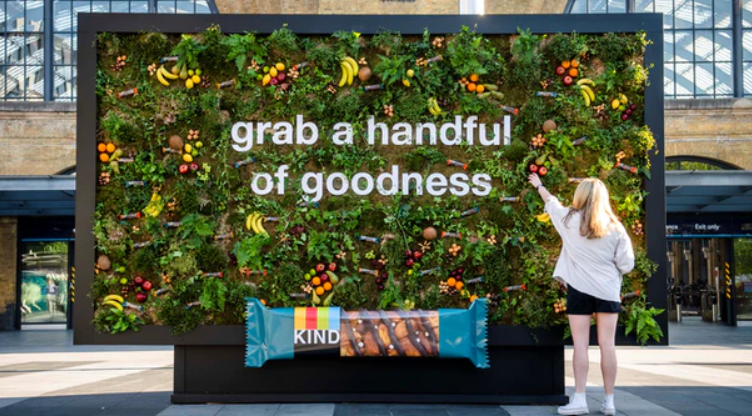 Meyve Toplanan Billboard